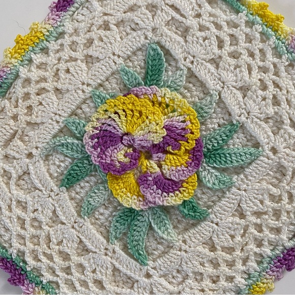 Vintage Hand Crocheted Pansy Potholder Ivory Purple Yellow Green - Picture 6 of 14